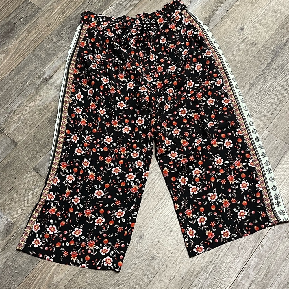 Lightweight Wide Legged Cropped Palazzo Pants